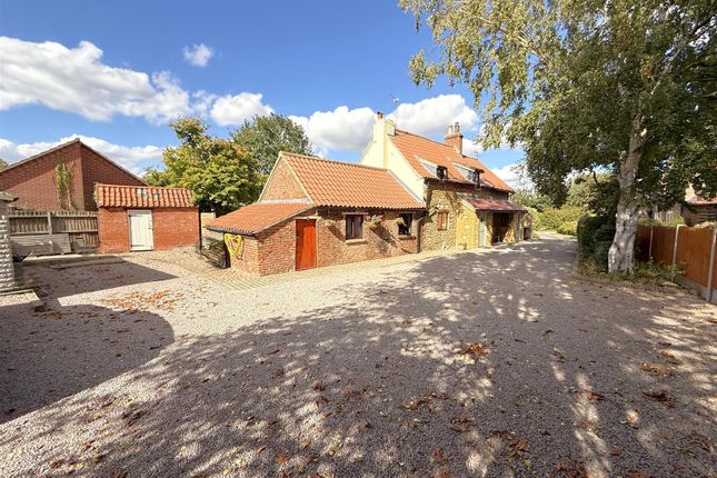 Village Street, Sedgebrook 3 bed detached house for sale