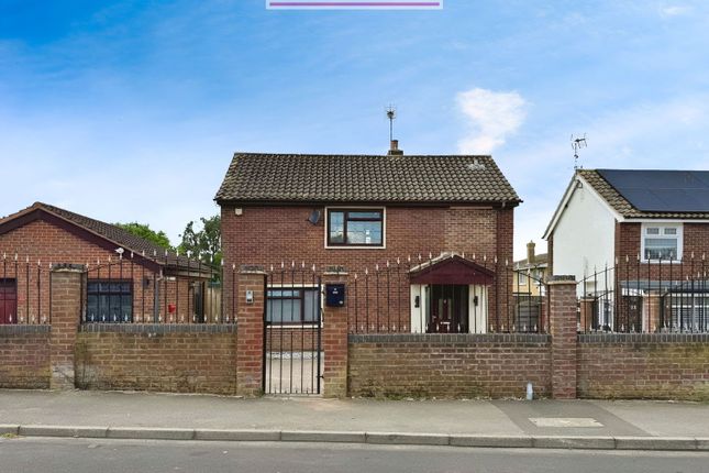 Neal Road, West Kingsdown, Sevenoaks... 3 bed detached house for sale