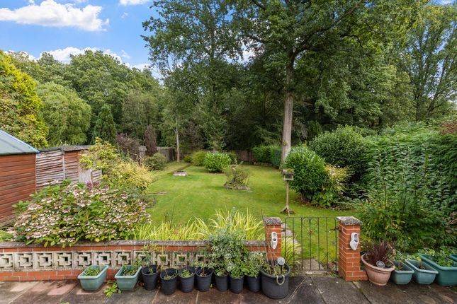3 bed link detached house
