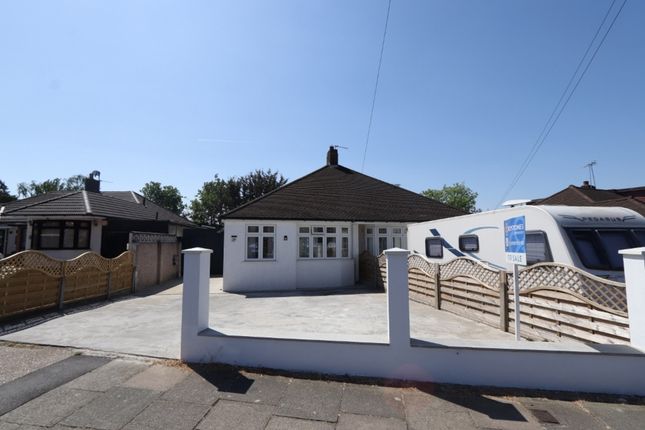 Playfield Avenue, Collier Row, RM5 3 bed semi