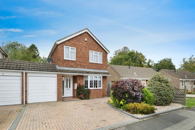 3 bedroom link detached house for sale