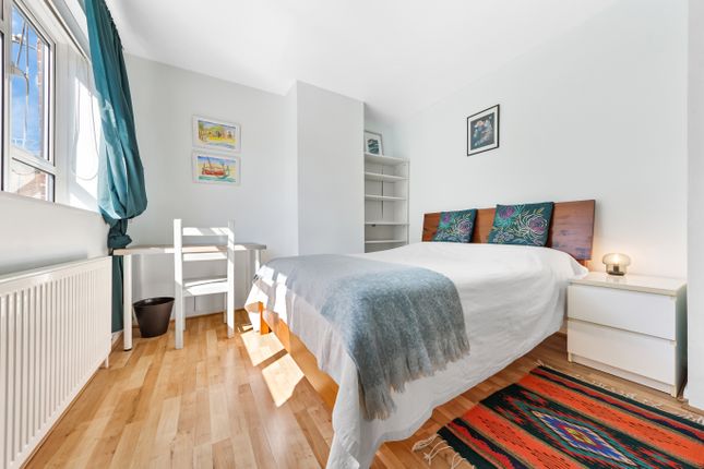 Eric Fletcher Court, Essex Road... 2 bed maisonette for sale