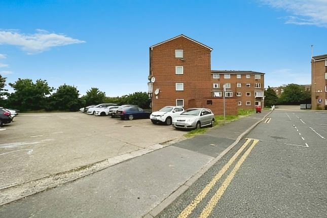 Gurney Close, London IG11 2 bed flat for sale