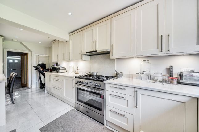 Quaves Road, Langley, Berkshire, SL3 3 bed detached house for sale