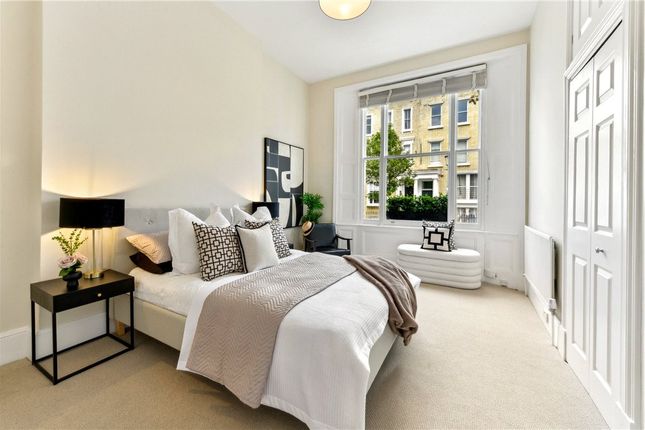 Eardley Crescent, London, SW5 2 bed apartment for sale