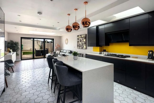 Neville Road, Forest Gate, E7 5 bed terraced house for sale