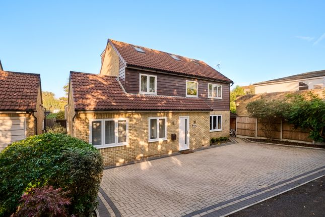 5 bed detached house