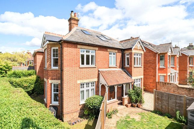 The Corner House, Horsell GU21 2 bed maisonette for sale
