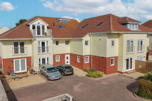 Marine Court, Marine Gardens, Paignton 2 bed flat for sale