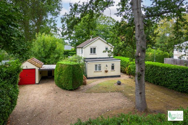 Burwood Road, Hersham KT12 3 bed detached house for sale