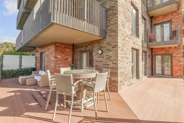 Rosalind Drive, Maidstone, Kent 2 bed ground floor flat for sale