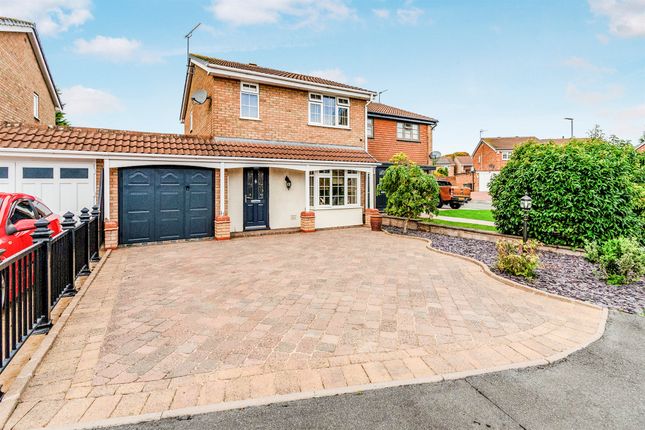 3 bedroom link detached house for sale