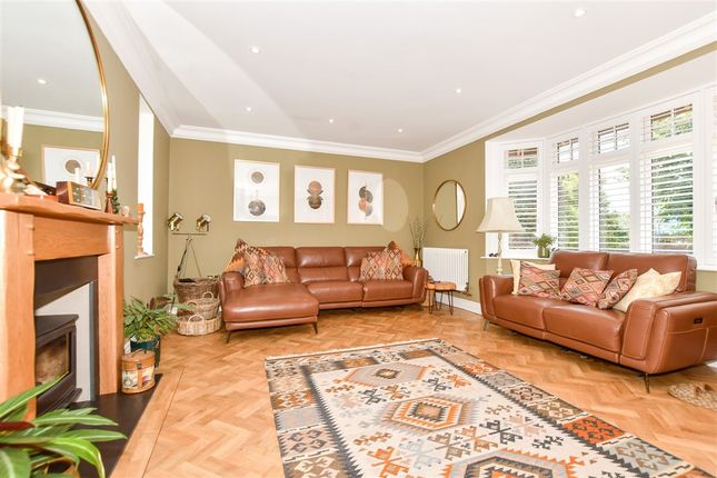 4 bed detached house