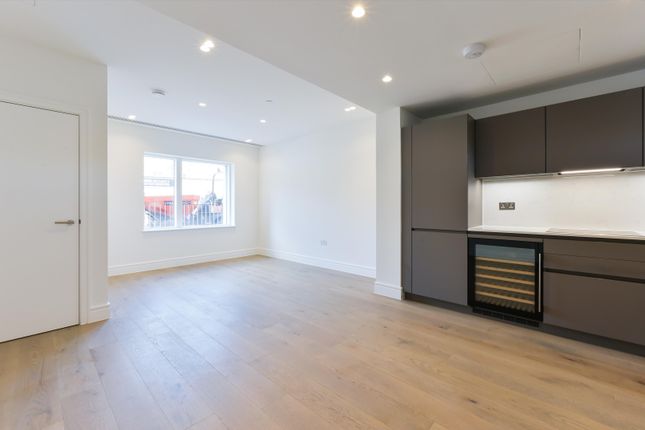 Chiswick Green, London, W4 5TG 3 bed flat for sale