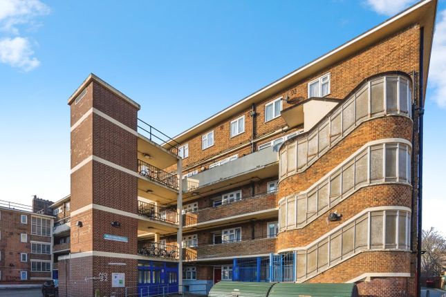 Howard Road, London N16 2 bed flat for sale