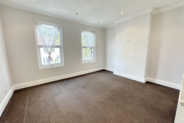Lister Road, London 2 bed flat for sale