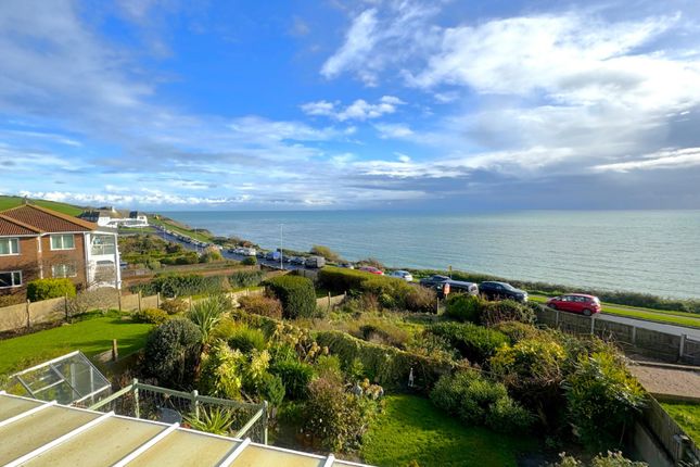 Wear Bay Crescent, Kent CT19 2 bed apartment for sale