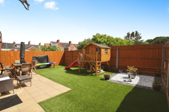 4 bed detached house