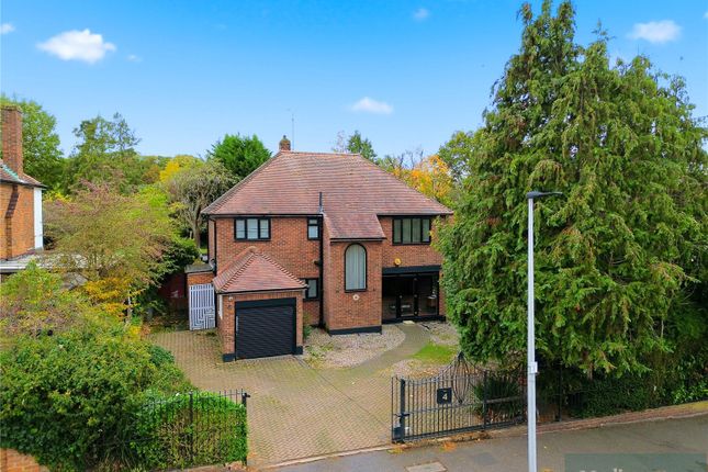 4 bed detached house