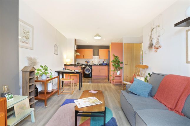 Rye Lane, London 1 bed flat for sale