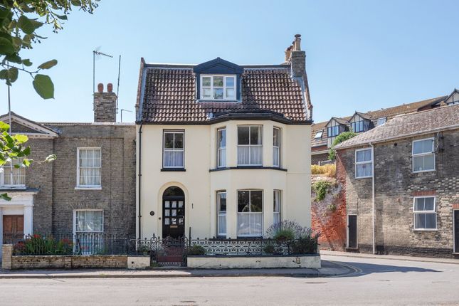 4 bedroom end of terrace house for sale