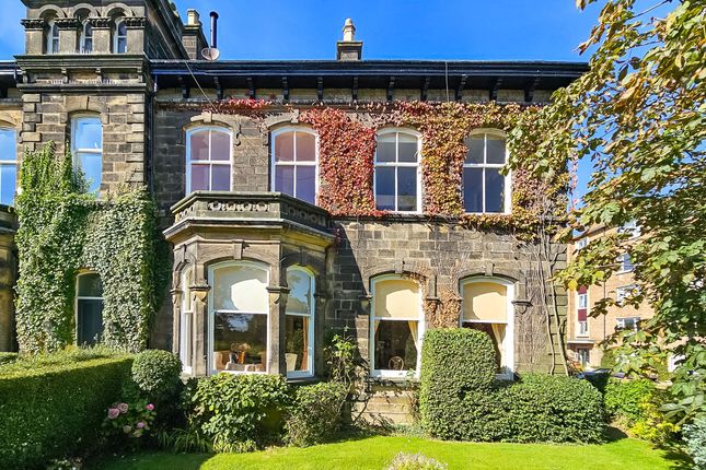 3 bedroom flat for sale