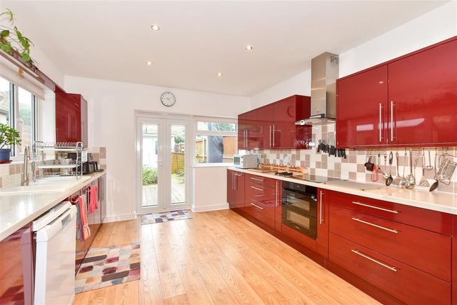 4 bed property
