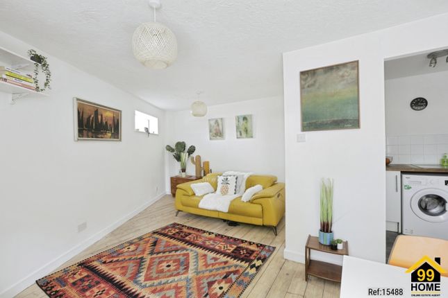 Crossleigh Court, London, SE14 1 bed flat for sale