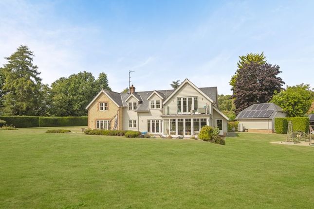 6 bedroom detached house for sale