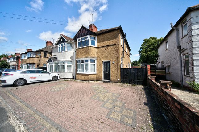 Leagrave Road, Luton, Bedfordshire, LU3 3 bed semi