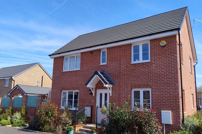 29 Heol Y Gylfinir, Llanilid... 3 bed detached house for sale