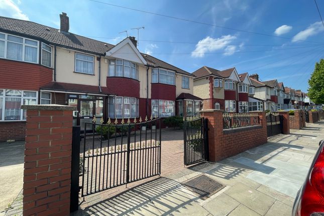 Masefield Avenue, Southall, UB1 3 bed house for sale