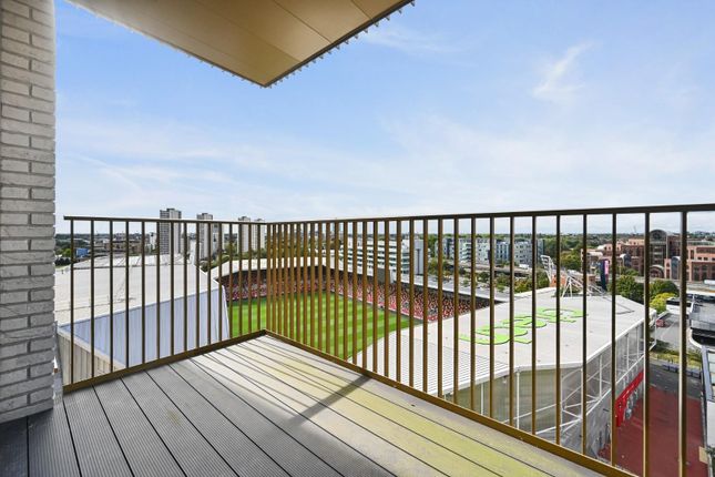 Capital Interchange Way, Brentford 1 bed flat for sale