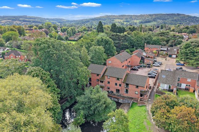 King George Close, Cheltenham 2 bed flat for sale