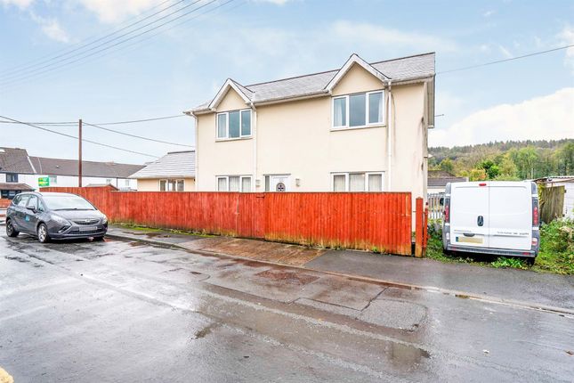 4 bed detached house