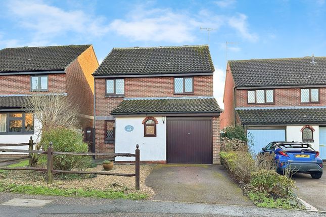 Pondtail Close, Horsham 3 bed detached house for sale