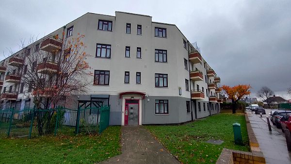 Shirley House Drive, London SE7 3 bed flat for sale