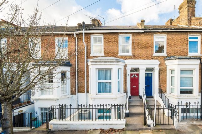 Myrtle Road, London W3 2 bed flat for sale