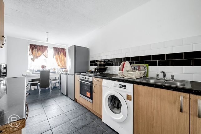Copley Close, London, W7 2 bed flat for sale