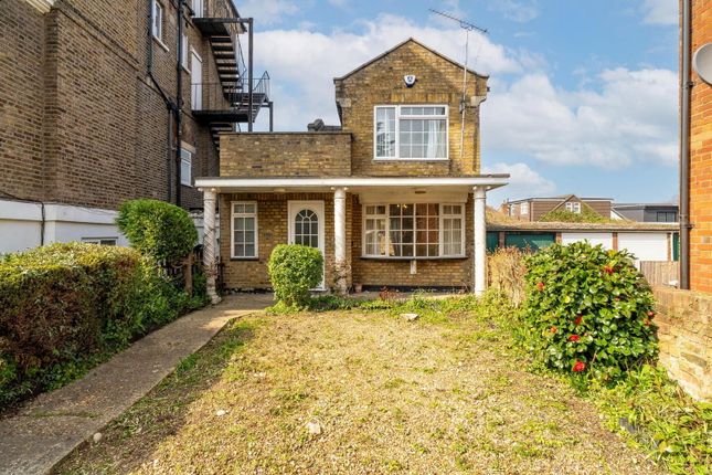 Grosvenor Road, London E11 2 bed detached house for sale