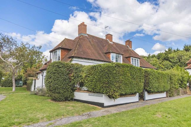 Allhusen Gardens, Fulmer SL3 3 bed semi