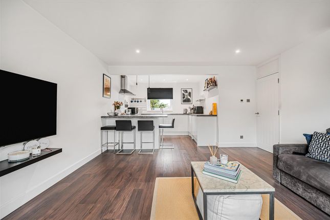 Worcester Road, Sutton 2 bed apartment for sale