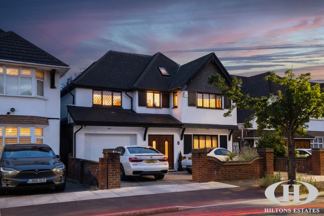 5 bed detached house