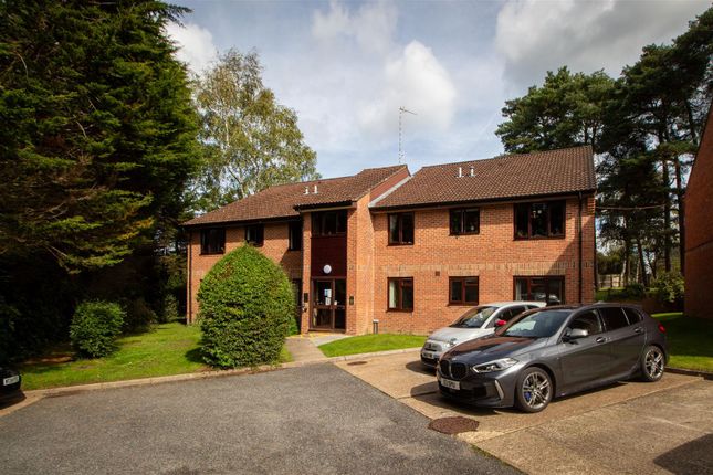 Windmill Platt, Handcross 1 bed flat for sale