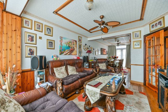 Beresford Avenue, Hanwell, London, W7 3 bed semi