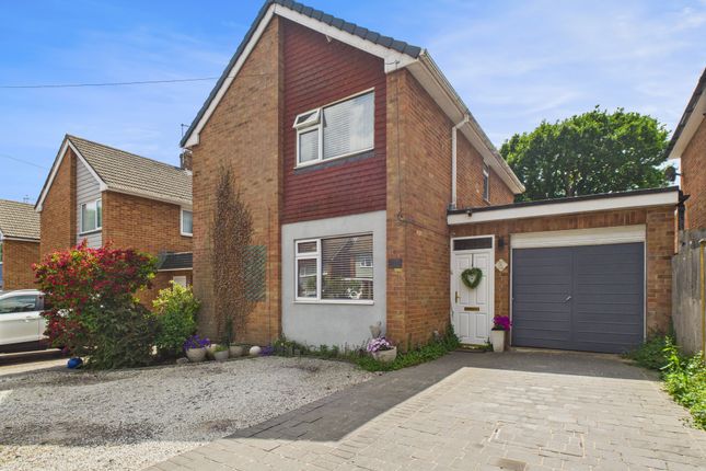 Bramley Close, Hampshire PO7 4 bed detached house for sale