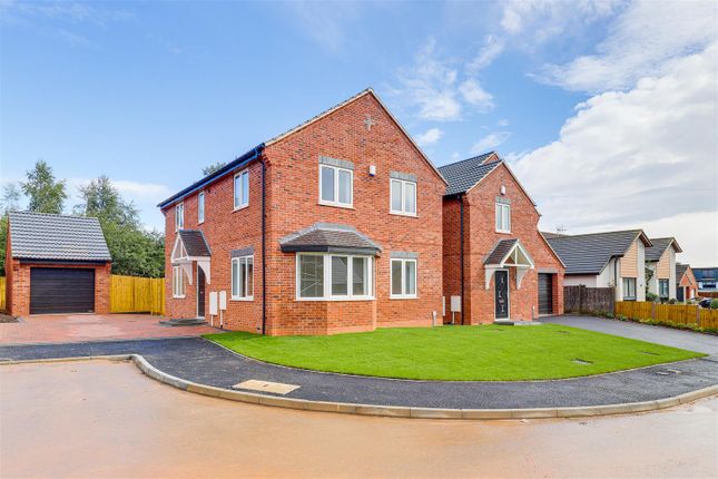 Meadow Croft Gardens, Hucknall NG15 4 bed detached house for sale