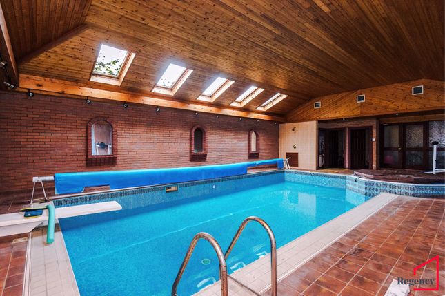 6 bedroom detached house for sale
