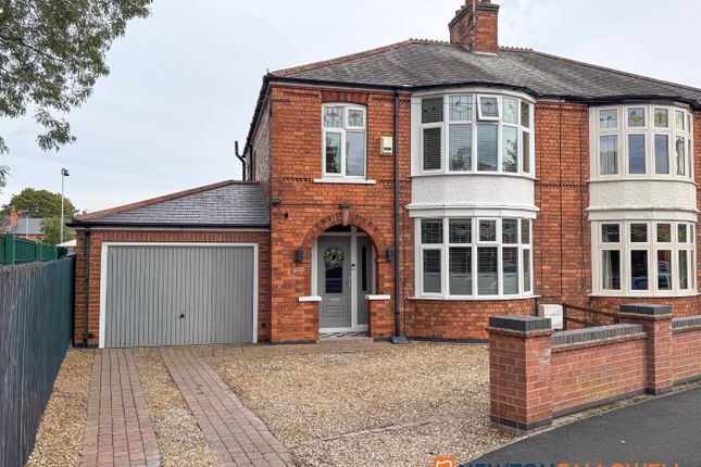 Harewood Avenue, Newark NG24 4 bed semi