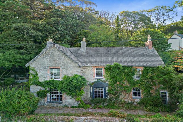 Ferryside, Carmarthenshire, SA17 4 bed detached house for sale